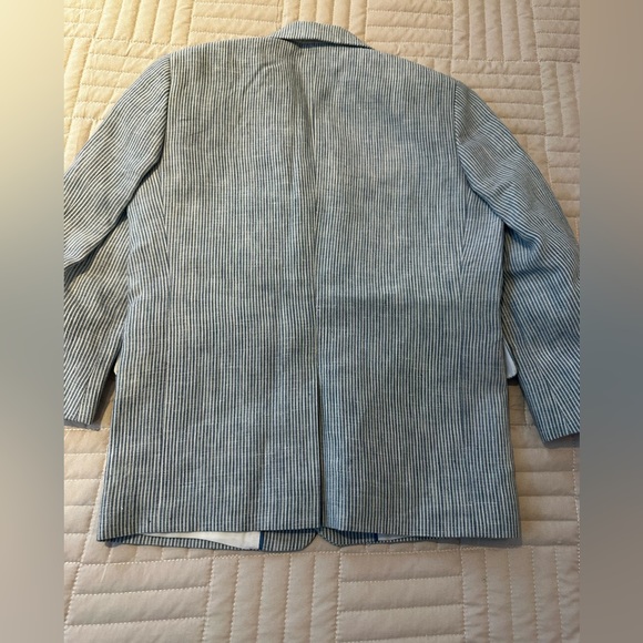 Lord & Taylors boys pin stripped blazer size 4 - Picture 2 of 3